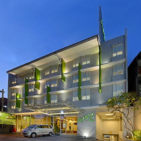 Whiz Hotel Malioboro Yogyakarta Exterior foto
